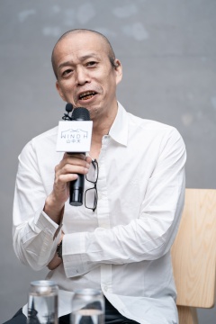 艺术家何云昌在媒体发布会现场(摄影:杨丽)
艺术家何云昌在媒体发布会现场(摄影:杨丽)
