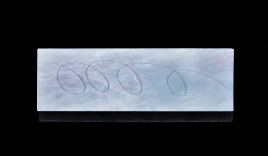 《幸运轨迹》翡翠 9.8x3.7x0.4cm 62.6g 2020
《幸运轨迹》翡翠 9.8x3.7x0.4cm 62.6g 2020