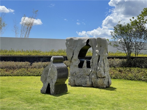2-张永见《离乡》270 cm × 270 cm × 120 cm 2016
2-张永见《离乡》270 cm × 270 cm × 120 cm 2016