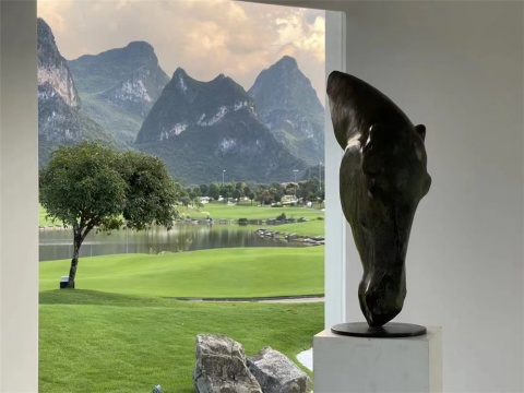 9-2沈烈毅,《雨》 ,石 ,315 cm × 140 cm × 68 cm ,2013
9-2沈烈毅,《雨》 ,石 ,315 cm × 140 cm × 68 cm ,2013