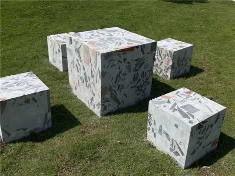 16-胡泉纯 《封存》水泥、旧建筑废渣 75 cm × 75 cm × 75 cm 45 cm × 45 cm × 45 cm 2017
16-胡泉纯 《封存》水泥、旧建筑废渣 75 cm × 75 cm × 75 cm 45 cm × 45 cm × 45 cm 2017