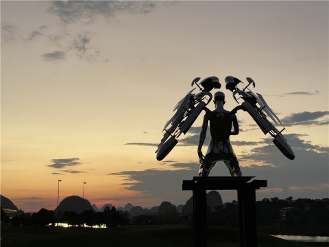 19-1景晓雷,《预言》,不锈钢铸造、锻造、激光切割 150 cm × 160 cm × 140 cm 2013-2016
19-1景晓雷,《预言》,不锈钢铸造、锻造、激光切割 150 cm × 160 cm × 140 cm 2013-2016