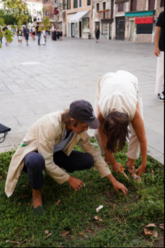 Paulina Olowska / Poland
On the stone prosperity means nothing, 2021, installation
作品说明:“在石头上,‘繁荣’没有任何意义”。
Paulina Olowska / Poland
On the stone prosperity means nothing, 2021, installation
作品说明:“在石头上,‘繁荣’没有任何意义”。