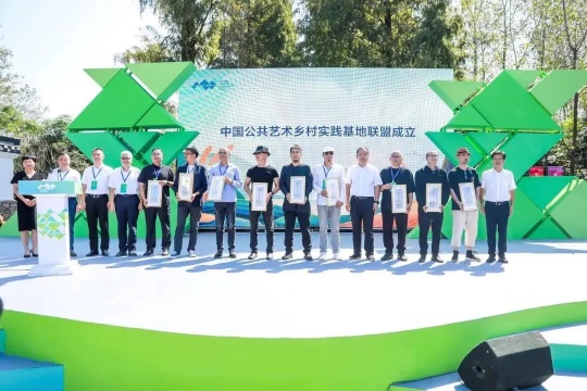 十大美院20件原创艺术作品落地梅蓉村,到桐庐赴一场艺术之约 十大美院20件原创艺术作品落地梅蓉村,到桐庐赴一场艺术之约