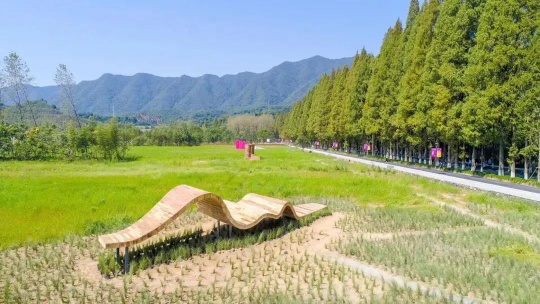 《春江潮起》张嵩焘-湖北美院雕塑系主任
《春江潮起》张嵩焘-湖北美院雕塑系主任