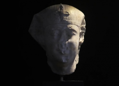 《十八王国法老王像》10 x 11 x 13 cm 石灰岩 地域 Region：埃及 Egypt来源 Provenance：Axel Vervoordt 荷兰 安特卫普 2017年3月14号