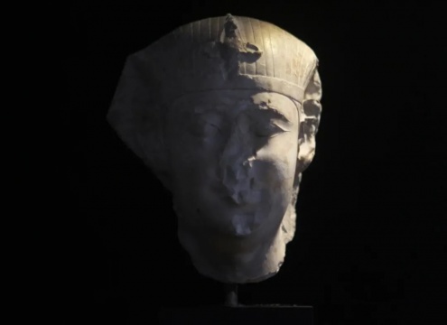 《十八王国法老王像》10 x 11 x 13 cm 石灰岩 地域 Region:埃及 Egypt来源 Provenance:Axel Vervoordt 荷兰 安特卫普 2017年3月14号 《十八王国法老王像》10 x 11 x 13 cm 石灰岩 地域 Region:埃及 Egypt来源 Provenance:Axel Vervoordt 荷兰 安特卫普 2017年3月14号