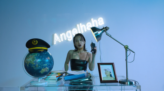 刘沁敏,“Angelhaha No Limit”(静帧),音乐录影带,4分01秒,2021,美凯龙艺术中心委任创作。图片由艺术家及美凯龙艺术中心提供 刘沁敏,“Angelhaha No Limit”(静帧),音乐录影带,4分01秒,2021,美凯龙艺术中心委任创作。图片由艺术家及美凯龙艺术中心提供