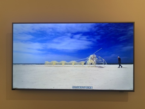 诺玛·珍妮 《害羞的机器人》 录像 15分7秒 照片 尺寸可变 2017


由艺术家惠允

