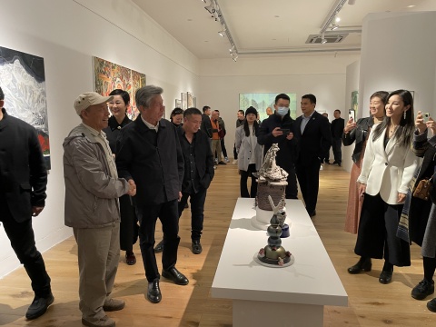 中央美术学院范迪安院长和孙景波教授参观展览 中央美术学院范迪安院长和孙景波教授参观展览