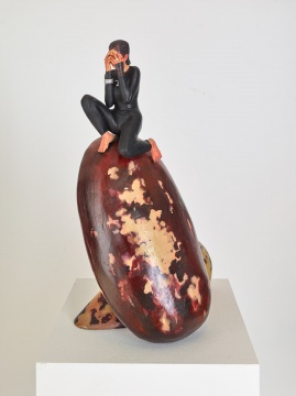 冯陆 《豌豆公主》 油色、环氧树脂 20X20X30cm 2017
冯陆 《豌豆公主》 油色、环氧树脂 20X20X30cm 2017