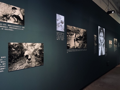 展览现场:“幸福工程”受助母亲展区
展览现场:“幸福工程”受助母亲展区