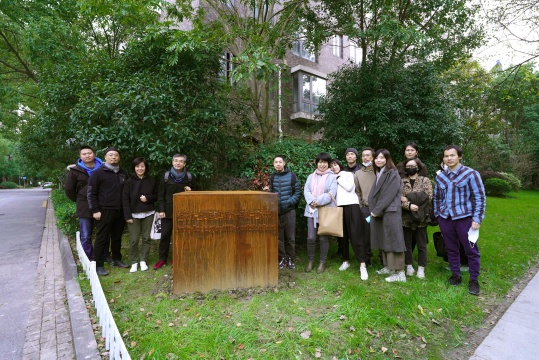 隋建国《偏离17.5度》揭幕
隋建国《偏离17.5度》揭幕