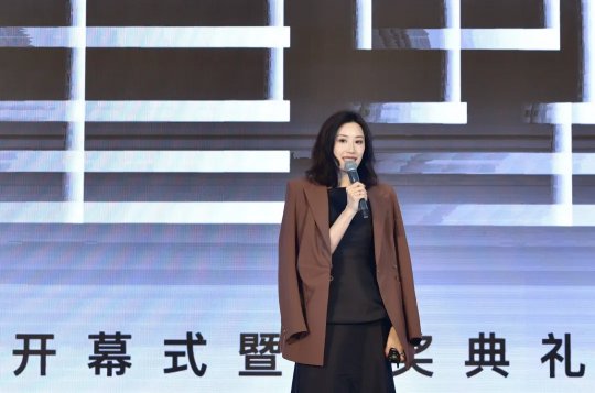 今日美术馆馆长张然
今日美术馆馆长张然