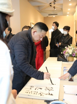中国文联美术艺术中心展览处处长杜松儒
中国文联美术艺术中心展览处处长杜松儒