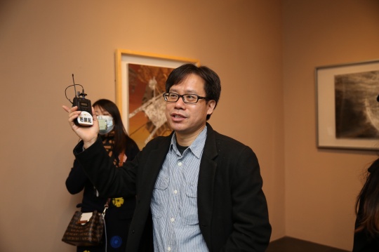 策展人马明宸做线上导览
策展人马明宸做线上导览