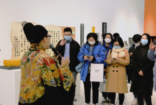 发布会现场,方文山答记者问
发布会现场,方文山答记者问