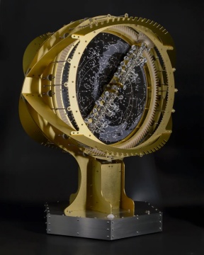 占研,《天眼》(金版),铝合金、不锈钢、亚克力等,36×66×68cm,2021年
占研,《天眼》(金版),铝合金、不锈钢、亚克力等,36×66×68cm,2021年