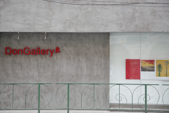 2007年12月东画廊（彼时位于淮海中路）的第一个展览空间外景图
