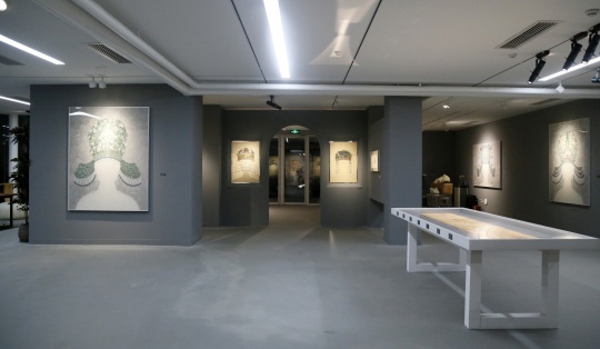 一场清新古典的旅行：大千画廊带来展览“王依雅：繁空录”