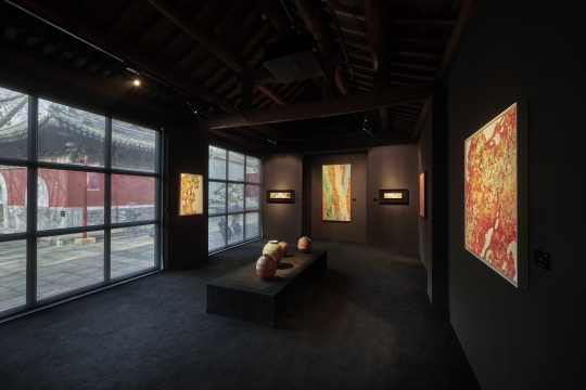 千年瓷色的当代切片，李颜珣用一场展览打破你对陶瓷艺术的想象