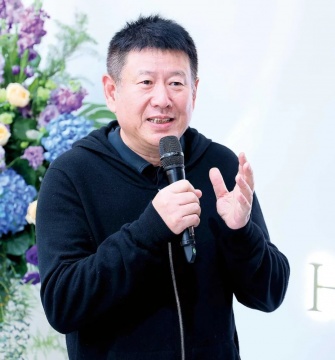 中國著名當代藝術家周春芽
中國著名當代藝術家周春芽