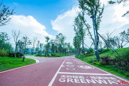 中国首个公园城市:成都
©️红星新闻
中国首个公园城市:成都
©️红星新闻