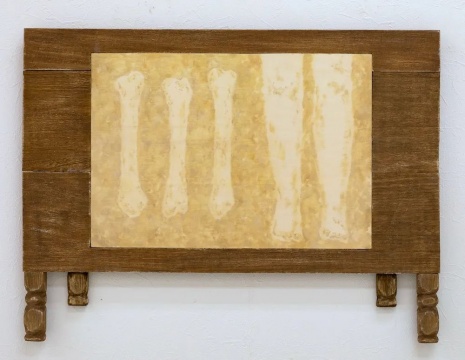 城蛍《静谧之桌》 45.3×60.8×3cm 木,画布,油画颜料 2021
城蛍《静谧之桌》 45.3×60.8×3cm 木,画布,油画颜料 2021