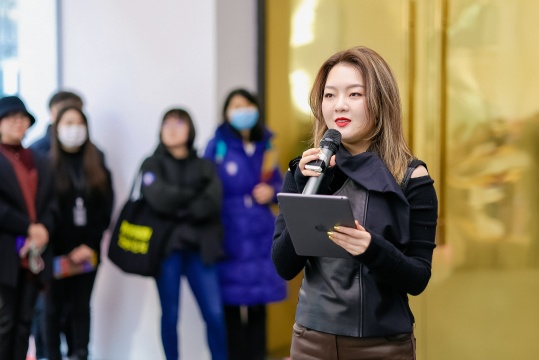 美凯龙艺术中心创始人车宣桥在开幕式现场讲话
