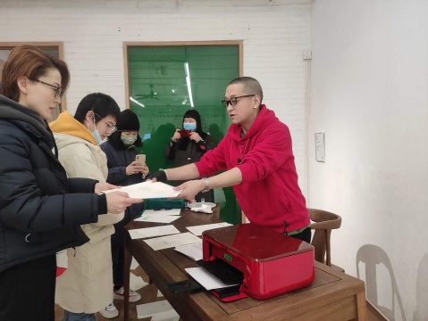 我不能为一根手指悼念太久,关于刘成瑞近期的一次残忍与浪漫 我不能为一根手指悼念太久,关于刘成瑞近期的一次残忍与浪漫