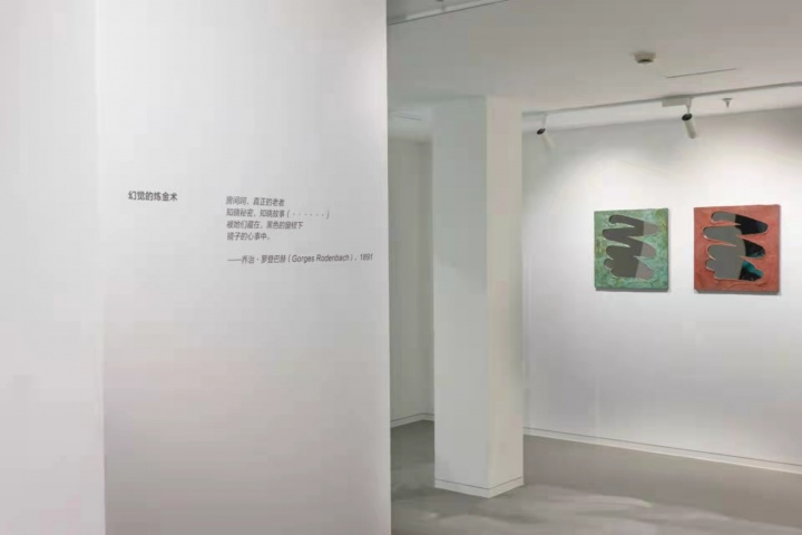 First of All，展览现场罗黛诗作品
