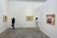 张文娟个展“捕获月球”，一些与静物主题创作相去甚远的花卉