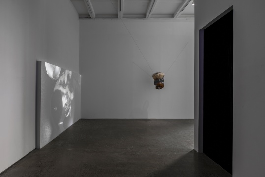魔金石春季群展“边界行走指南”展览现场
魔金石春季群展“边界行走指南”展览现场