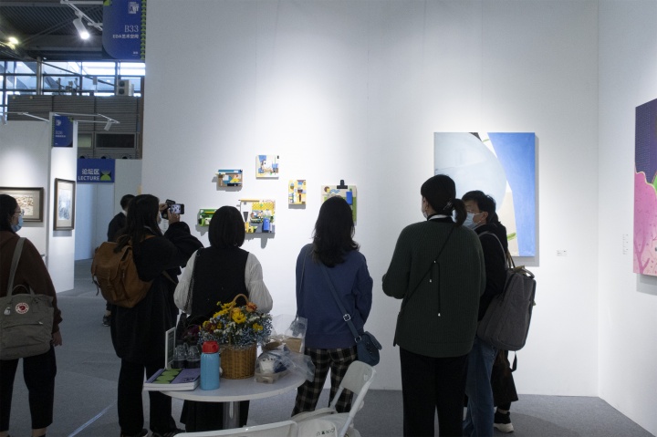 2021年底，EDA艺术空间参加深圳国际艺术博览会展位，呈现了南楠、大志、大粒、Mimi Shi等4位艺术家
