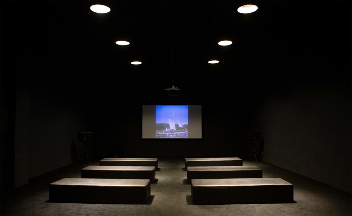 作为全球最大规模贝尔纳·弗孔的收藏机构，成都当代影像馆2021常设展带来“书写——贝尔纳·弗孔2021”
