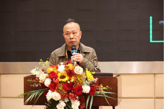 中国美术学院跨媒体艺术学院院长管怀宾发言题目《融超经验-消化观念、技术的流变与普适性专业建构的矛盾》
中国美术学院跨媒体艺术学院院长管怀宾发言题目《融超经验-消化观念、技术的流变与普适性专业建构的矛盾》