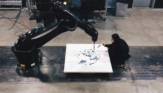  2019年静态图像奖,Drawing Operations,Sougwen 愫君 Chung 2019年静态图像奖,Drawing Operations,Sougwen 愫君 Chung