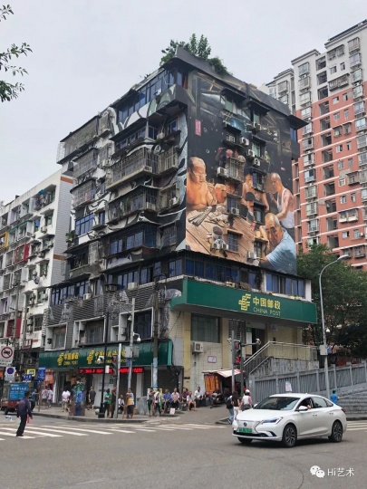 涂鸦墙被著名的图像替代，张晓刚的“大家庭”、陈安健的“交通茶馆”
