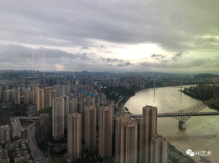 从重庆江北区的高楼俯瞰重庆（摄影：罗颖）
