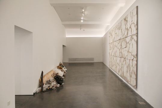 中间美术馆新展，呈现王友身的艺术旅程、约翰·沃克对话袁运生