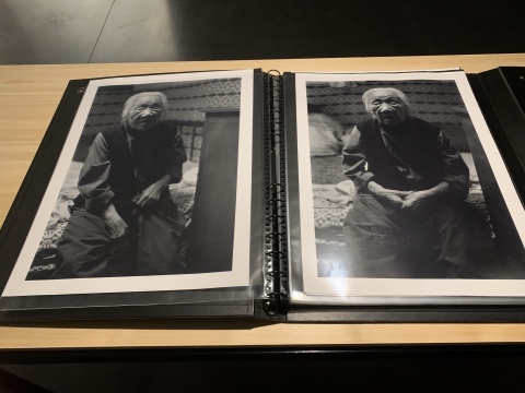王友身《我奶奶去世前后》60×41cm 照片、相册 1989-1994
王友身《我奶奶去世前后》60×41cm 照片、相册 1989-1994