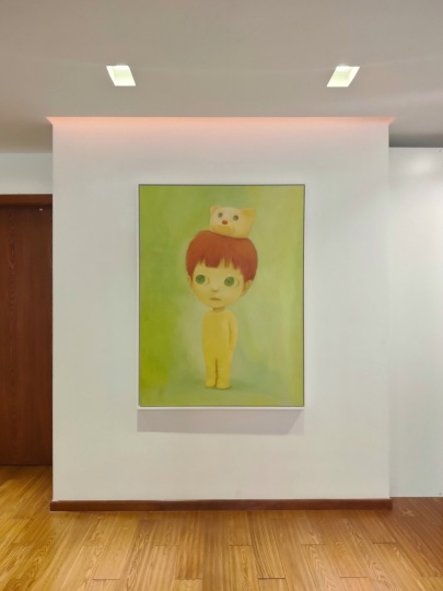 
毛壮家中的收藏，日本艺术家山本麻友香《小熊皇冠》 128.3x95.6cm 布面油彩 2021

