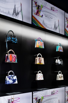 LOUIS VUITTON&展览青岛启幕,艺术家携手品牌惊艳亮相 LOUIS VUITTON&展览青岛启幕,艺术家携手品牌惊艳亮相