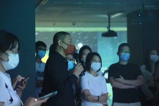 艺术家导览现场
艺术家导览现场