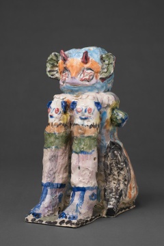 梁曼勇 《守护》 20×39×31cm 陶瓷 2021&nbsp;
