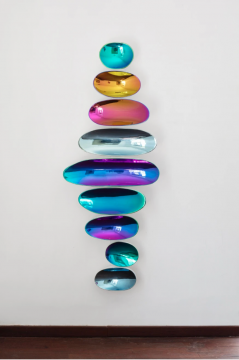 《无限生长No.3》180×68cm 不锈钢镀钛 2022 《无限生长No.3》180×68cm 不锈钢镀钛 2022