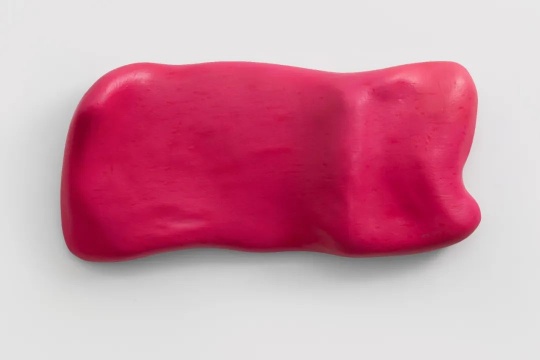 《热舞》 66x145cm 布面油画、玻璃钢 2022
《热舞》 66x145cm 布面油画、玻璃钢 2022