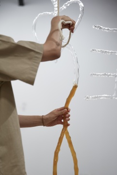 画廊周最佳展览,户尔空间范尼·吉奎尔斯四小时行为装置引热议 画廊周最佳展览,户尔空间范尼·吉奎尔斯四小时行为装置引热议