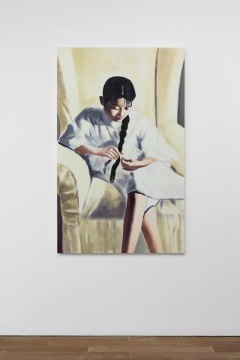 谭彼得《扶手椅上的女孩儿》155.5×97cm 布面油画 2022
谭彼得《扶手椅上的女孩儿》155.5×97cm 布面油画 2022