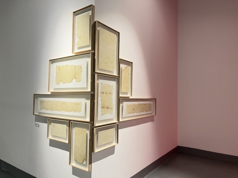 康妮纸上油画作品“或”系列
康妮纸上油画作品“或”系列